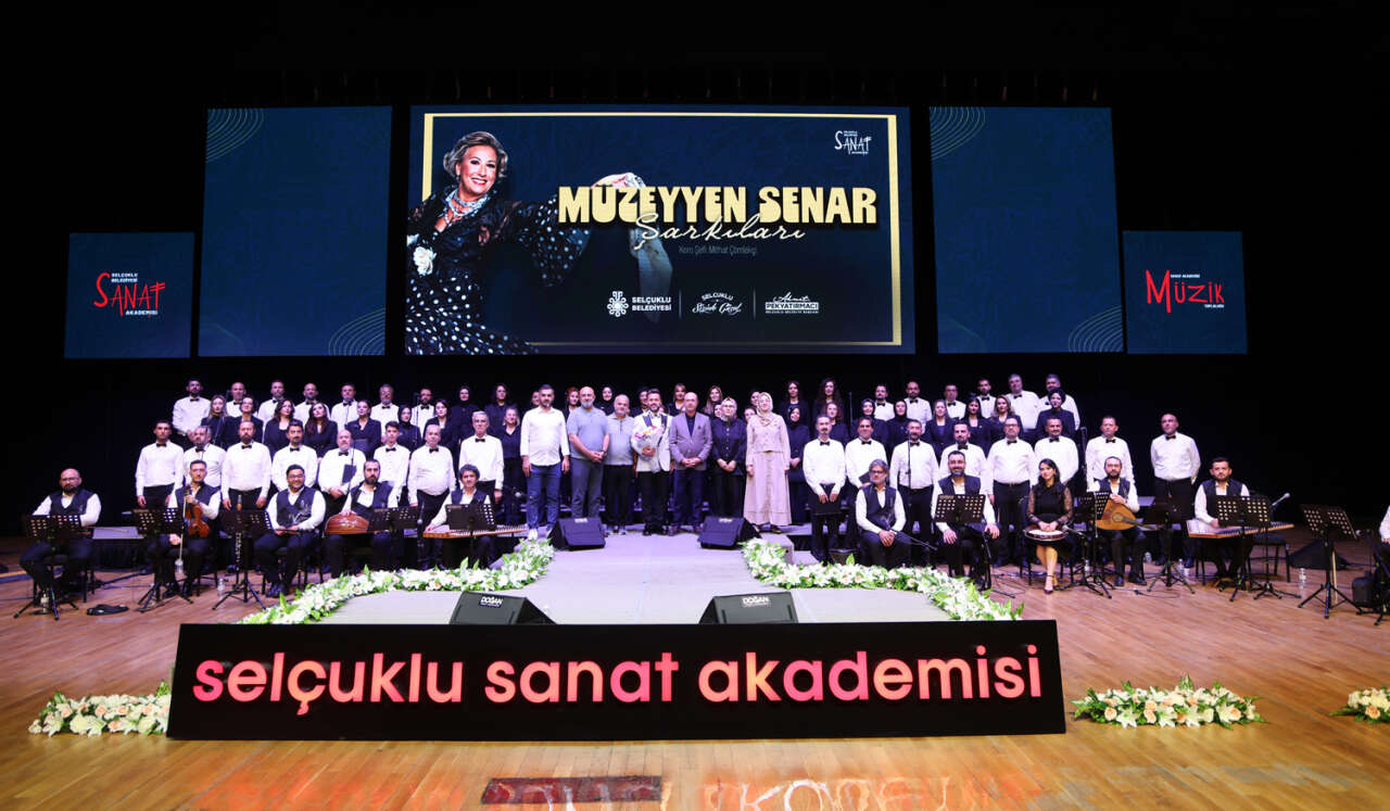 Konya’da Müzeyyen Senar rüzgarı! Unutulmaz eserler programa damga vurdu 15